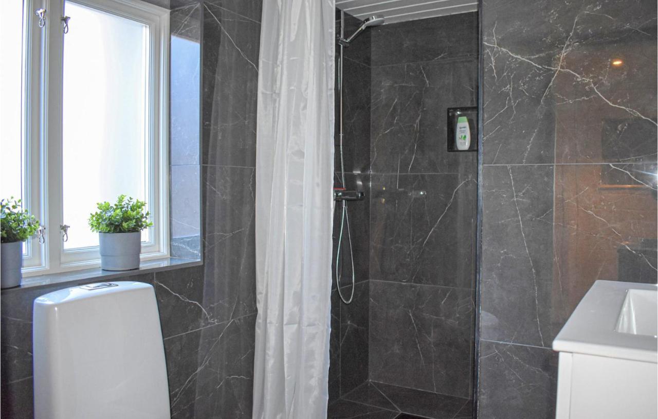 2 Bedroom Amazing Home In Fjaelkinge Extérieur photo